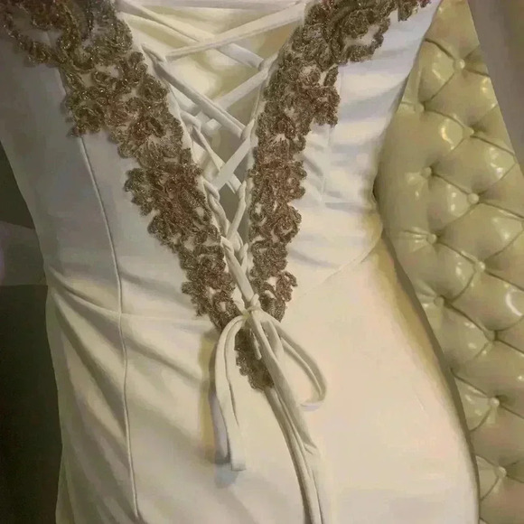 Faviana Glamour - Picture 10 of 13